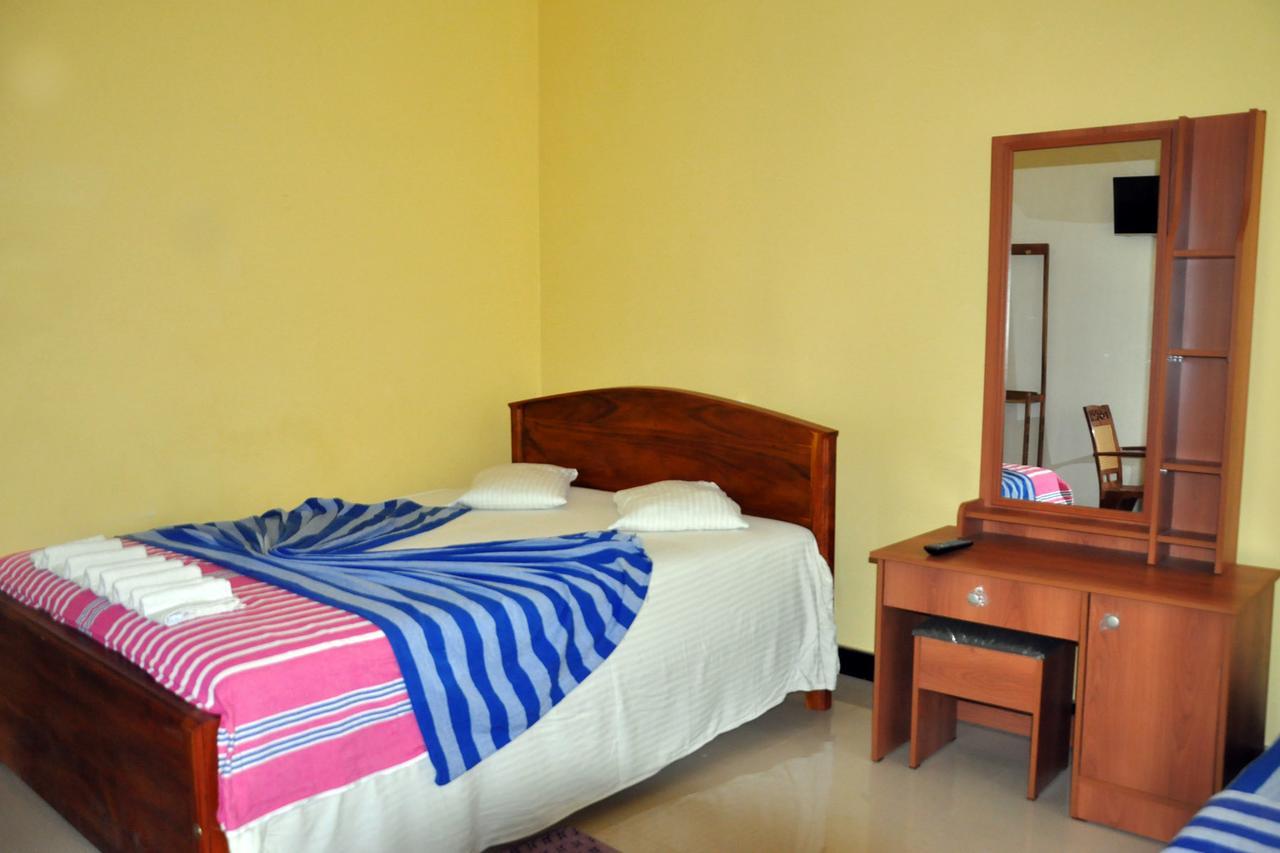 Hotel Pearl Gate Chilaw Exterior photo